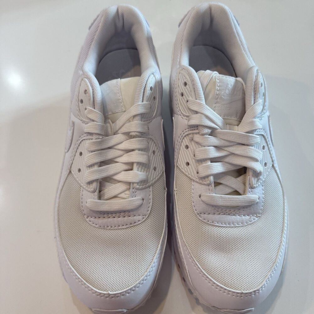 *NEW* Women's Nike Air Max 90 Triple White (DH8010 100) Size 8 - Picture 5 of 10